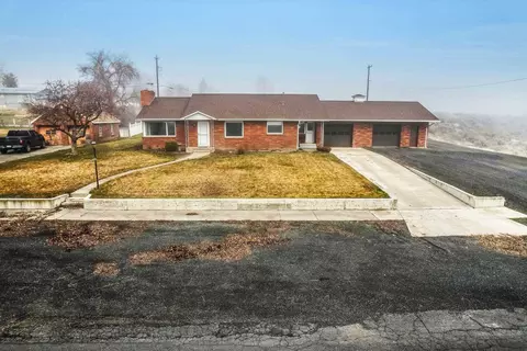 319 E 3rd Ave, Lind, WA 99341