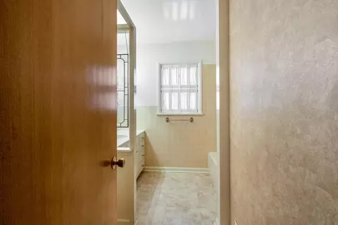 Entry Way - 319 E 3rd Ave, Lind, WA 99341 photo 3 of 4