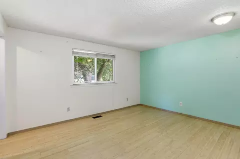 Bedroom - 6422 E 17th Ave, Spokane Valley, WA 99212 photo 3 of 5