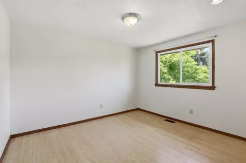 Bedroom - 6422 E 17th Ave, Spokane Valley, WA 99212 photo 1 of 5
