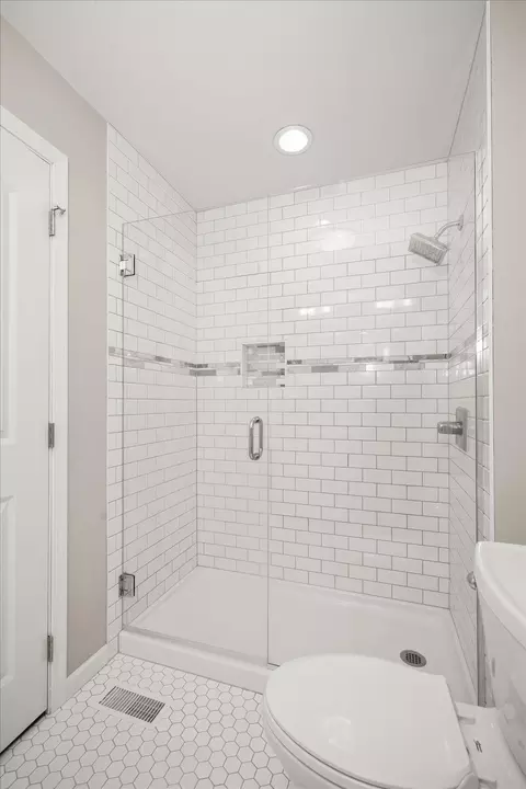 Bath - 2018 E 30th Ave, Spokane, WA 99203 photo 3 of 5