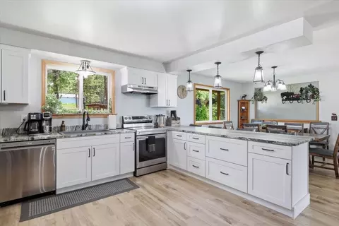 Kitchen - 15009 E Cooper Rd, Mead, WA 99021 photo 2 of 3