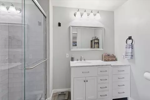 Bath - 15009 E Cooper Rd, Mead, WA 99021 photo 1 of 3