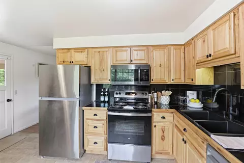Kitchen - 13311 E Guthrie Dr, Spokane Valley, WA 99216 photo 2 of 2