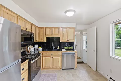 Kitchen - 13311 E Guthrie Dr, Spokane Valley, WA 99216 photo 1 of 2