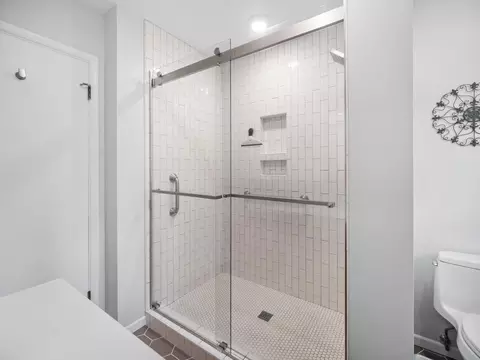 Bath - 1003 E 16th Ave, Spokane, WA 99203 photo 3 of 5
