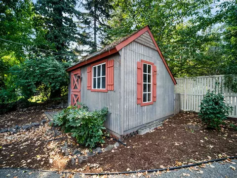 Exterior - 1003 E 16th Ave, Spokane, WA 99203 photo 10 of 11