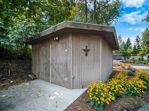 Exterior - 1003 E 16th Ave, Spokane, WA 99203 photo 8 of 11