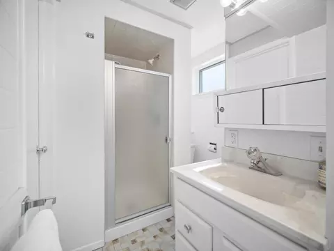 Bath - 1003 E 16th Ave, Spokane, WA 99203 photo 5 of 5