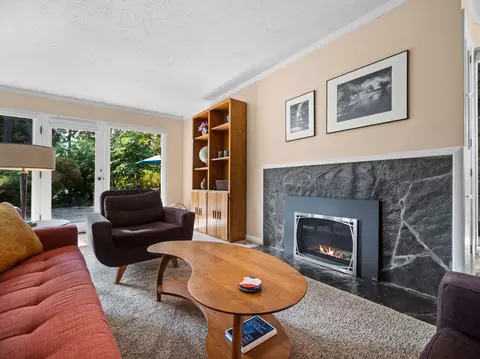 Living - 1003 E 16th Ave, Spokane, WA 99203 photo 4 of 7