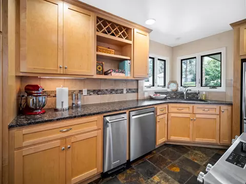 Kitchen - 1003 E 16th Ave, Spokane, WA 99203 photo 3 of 4