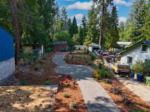 Exterior - 1003 E 16th Ave, Spokane, WA 99203 photo 2 of 11