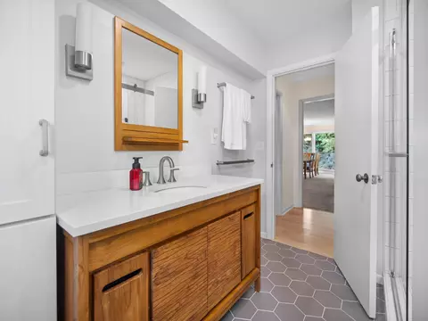 Bath - 1003 E 16th Ave, Spokane, WA 99203 photo 4 of 5