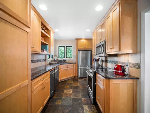 Kitchen - 1003 E 16th Ave, Spokane, WA 99203 photo 2 of 4