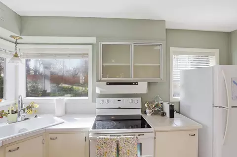 Kitchen - 3109 E 14th Ave, Spokane, WA 99202 photo 3 of 4