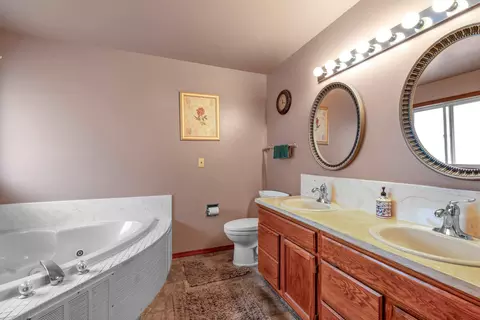 Bath - 4620 E Handy Rd, Colbert, WA 99005 photo 1 of 2