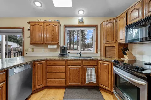 Kitchen - 4620 E Handy Rd, Colbert, WA 99005 photo 2 of 2