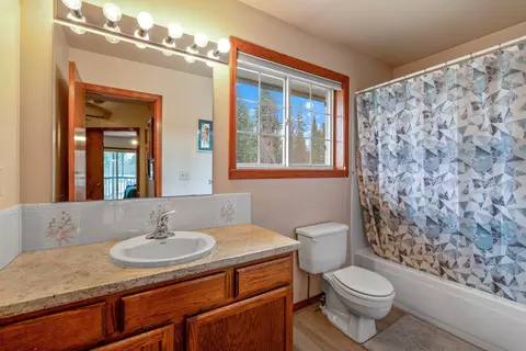 Bath - 4620 E Handy Rd, Colbert, WA 99005 photo 2 of 2
