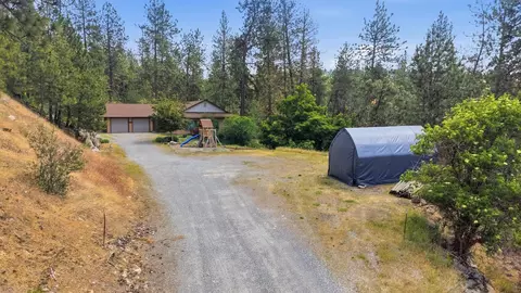 Exterior - 7710 E Beverly Dr, Spokane Valley, WA 99212 photo 8 of 9
