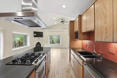 Kitchen - 7710 E Beverly Dr, Spokane Valley, WA 99212 photo 3 of 5