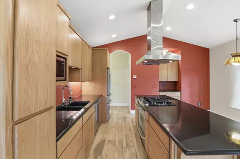 Kitchen - 7710 E Beverly Dr, Spokane Valley, WA 99212 photo 4 of 5