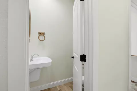 Entry Way - 7710 E Beverly Dr, Spokane Valley, WA 99212 photo 1 of 1