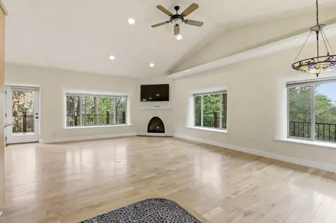 Living - 7710 E Beverly Dr, Spokane Valley, WA 99212 photo 1 of 6