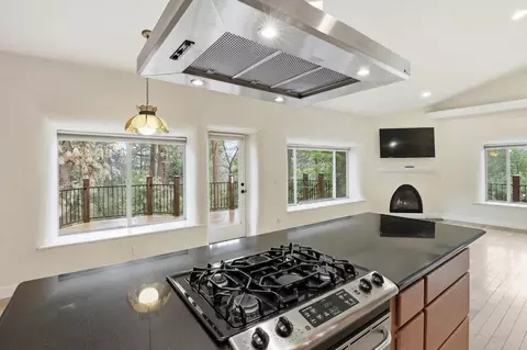 Kitchen - 7710 E Beverly Dr, Spokane Valley, WA 99212 photo 5 of 5
