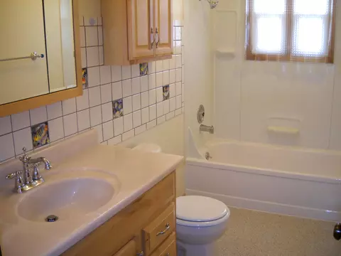 Bath - 621 3rd St, Cheney, WA 99004 photo 3 of 7