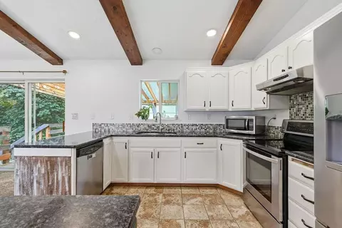 Kitchen - 410 E Pine Needle Ave, Colbert, WA 99005 photo 4 of 4