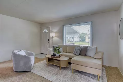 Living - 1128 E Gordon Ave, Spokane, WA 99207 photo 2 of 4