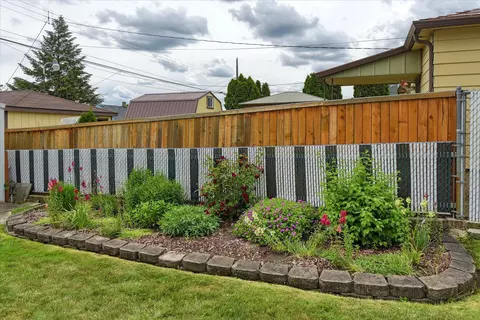Exterior - 1128 E Gordon Ave, Spokane, WA 99207 photo 6 of 8