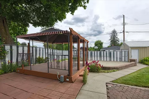 Exterior - 1128 E Gordon Ave, Spokane, WA 99207 photo 3 of 8
