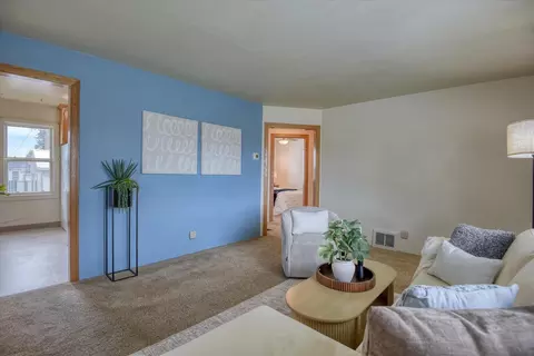Living - 1128 E Gordon Ave, Spokane, WA 99207 photo 4 of 4