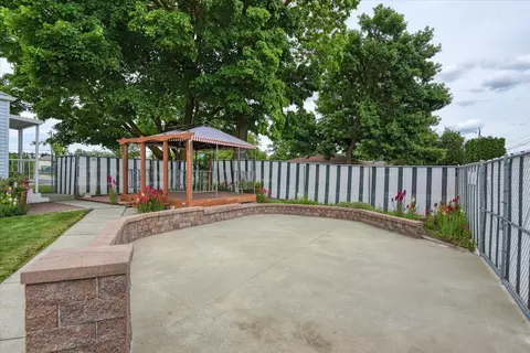 Exterior - 1128 E Gordon Ave, Spokane, WA 99207 photo 4 of 8