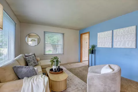 Living - 1128 E Gordon Ave, Spokane, WA 99207 photo 3 of 4
