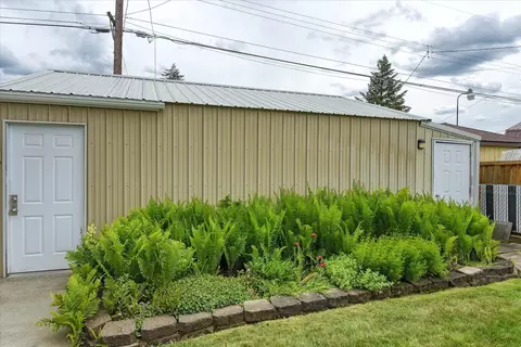 Exterior - 1128 E Gordon Ave, Spokane, WA 99207 photo 7 of 8
