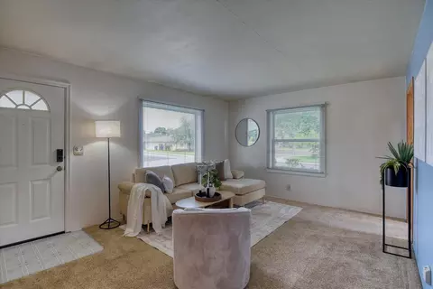 Living - 1128 E Gordon Ave, Spokane, WA 99207 photo 1 of 4