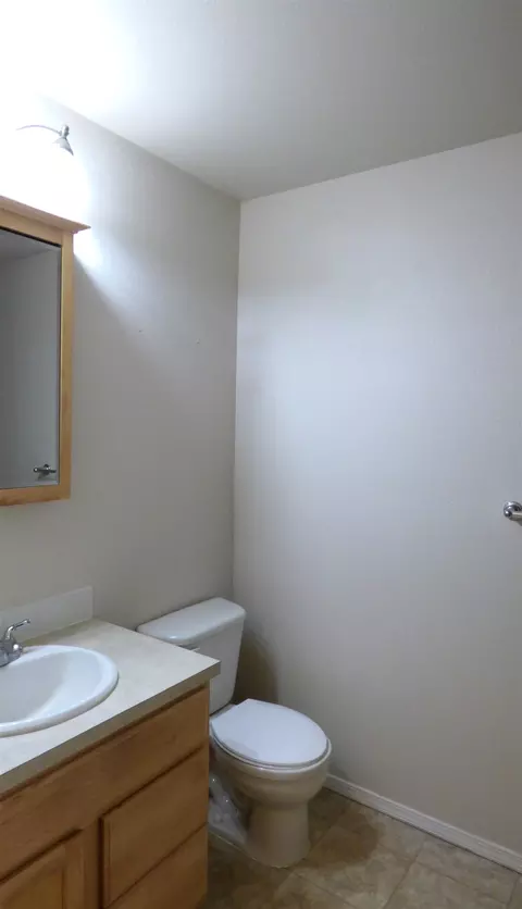Bath - 2355 NW Ridgeline Dr, Pullman, WA 99163 photo 1 of 8
