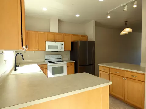 Kitchen - 2355 NW Ridgeline Dr, Pullman, WA 99163 photo 3 of 4