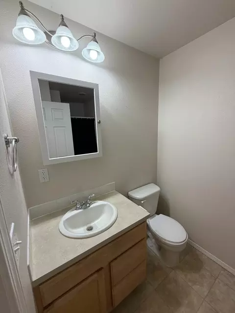 Bath - 2355 NW Ridgeline Dr, Pullman, WA 99163 photo 3 of 8