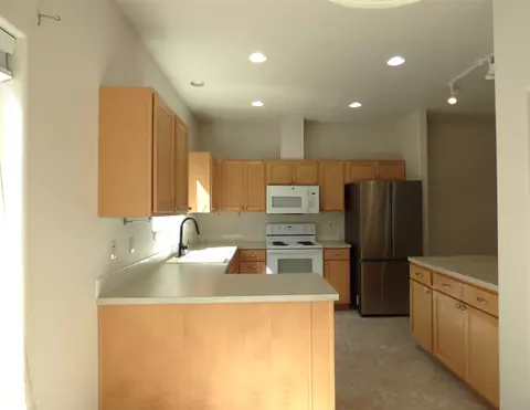Kitchen - 2355 NW Ridgeline Dr, Pullman, WA 99163 photo 2 of 4