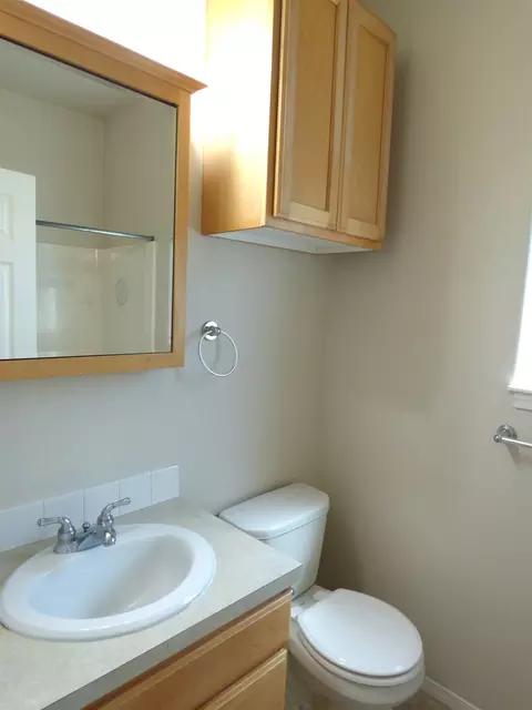 Bath - 2355 NW Ridgeline Dr, Pullman, WA 99163 photo 5 of 8
