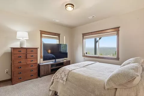 Bedroom - 1211 E Quartz Ln, Spokane, WA 99208 photo 6 of 7