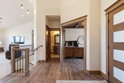 Entry Way - 1211 E Quartz Ln, Spokane, WA 99208 photo 3 of 4