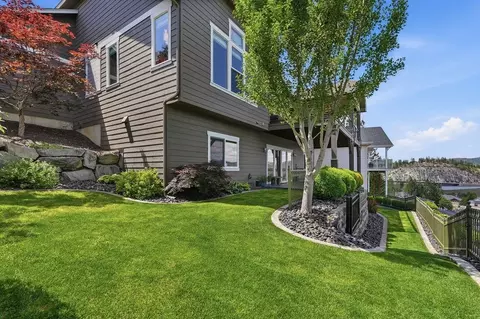 Exterior - 1211 E Quartz Ln, Spokane, WA 99208 photo 8 of 9