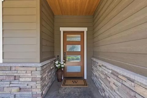Entry Way - 1211 E Quartz Ln, Spokane, WA 99208 photo 1 of 4