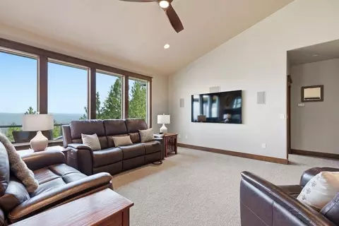 Living - 1211 E Quartz Ln, Spokane, WA 99208 photo 3 of 4