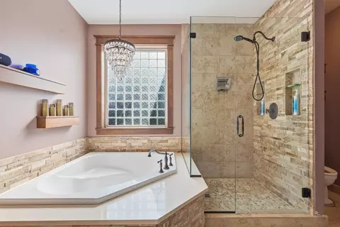 Bath - 1211 E Quartz Ln, Spokane, WA 99208 photo 2 of 4