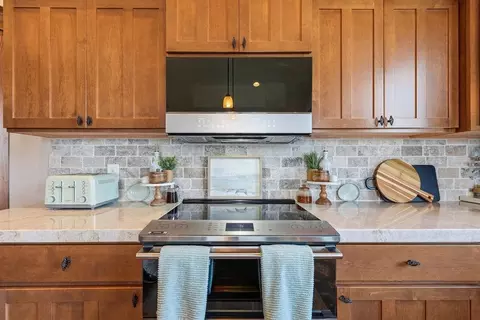 Kitchen - 1211 E Quartz Ln, Spokane, WA 99208 photo 4 of 4